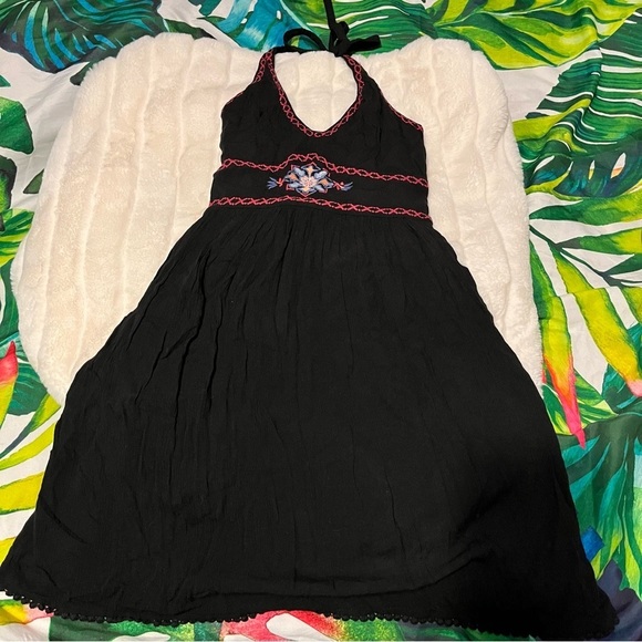GUC Hollister XS Black Boho Halter Embroidered Low Back Spring Summer Goth Dress - Picture 9 of 10
